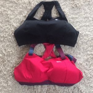 Brooks Moving Comfort Juno 38D